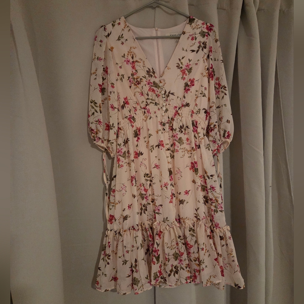Taylor Cream Long Sleeve Floral Dress - Size 6